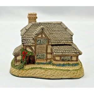VINTAGE David Winter Cottages- The Bull & Bush- December British Traditions 1989